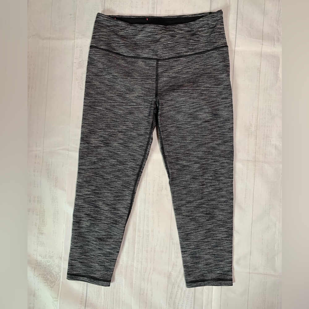 Victoria’s Secret black/gray heathered leggings. Crop. Size M.